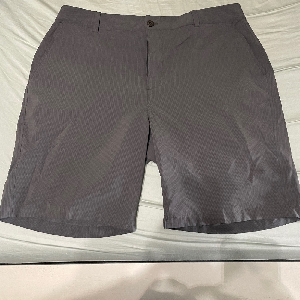 Mens Under Armour Shorts - 38W - Grey - Like New!